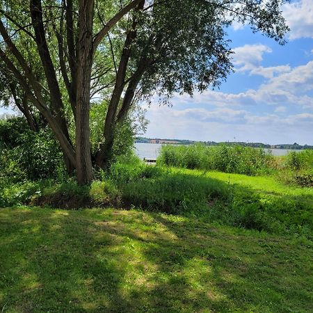 Domek Nad Jeziorem Przy Lini Brzegowej Gorowychy, Pomorze Exteriör bild