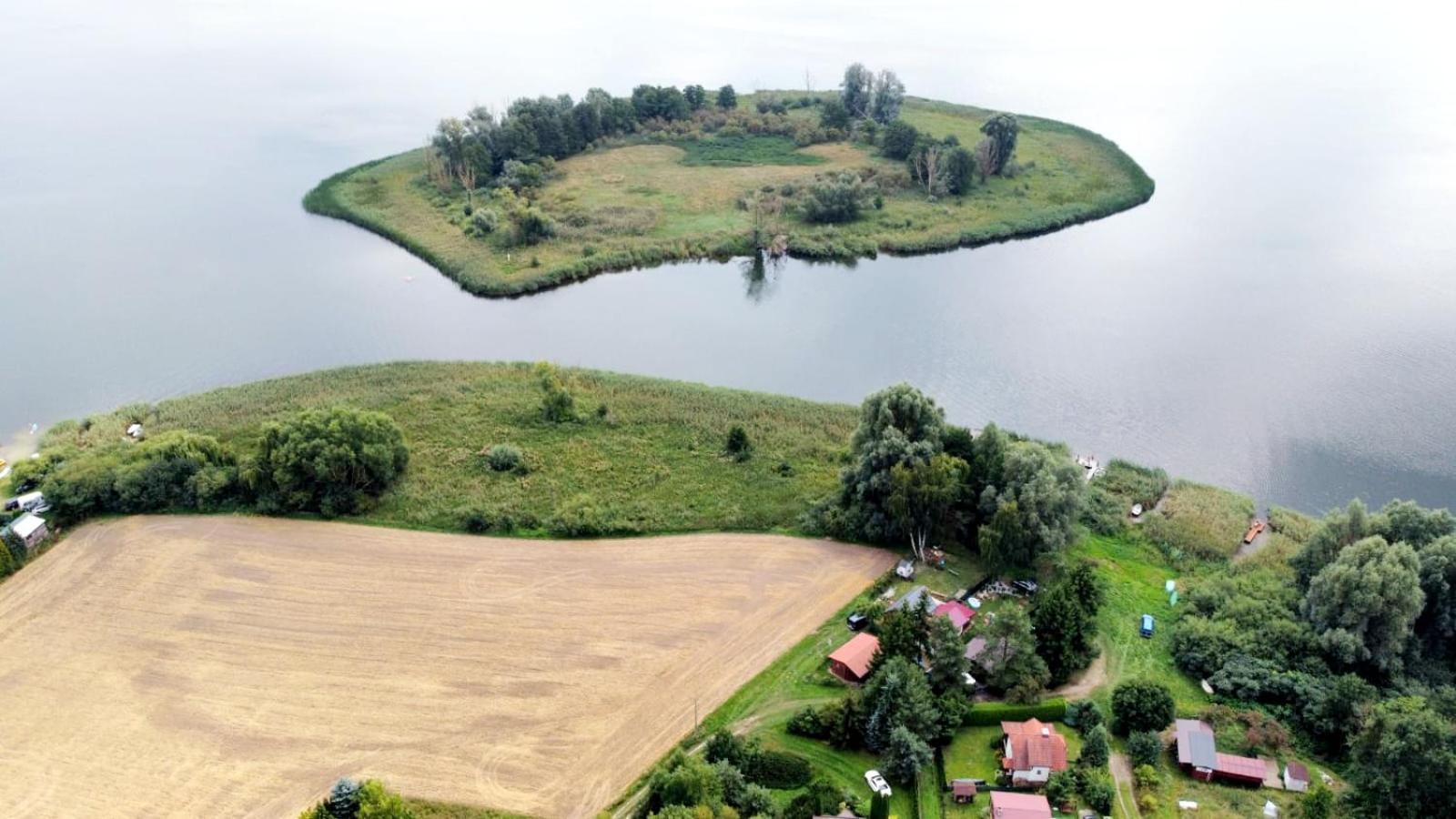 Domek Nad Jeziorem Przy Lini Brzegowej Gorowychy, Pomorze Exteriör bild