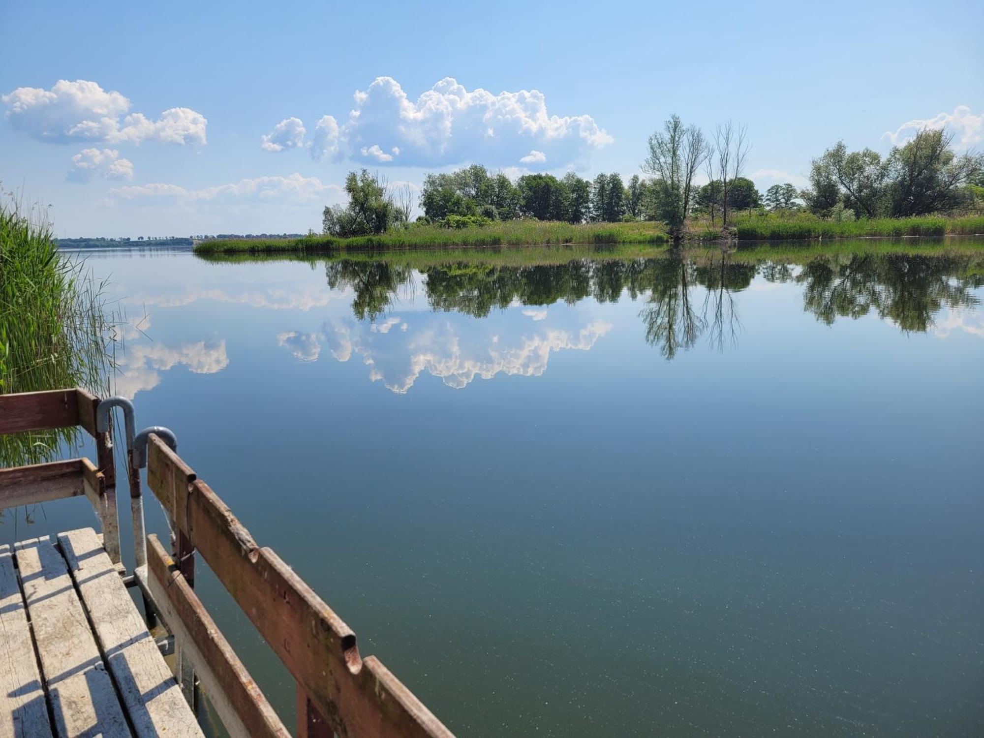 Domek Nad Jeziorem Przy Lini Brzegowej Gorowychy, Pomorze Villa Exteriör bild