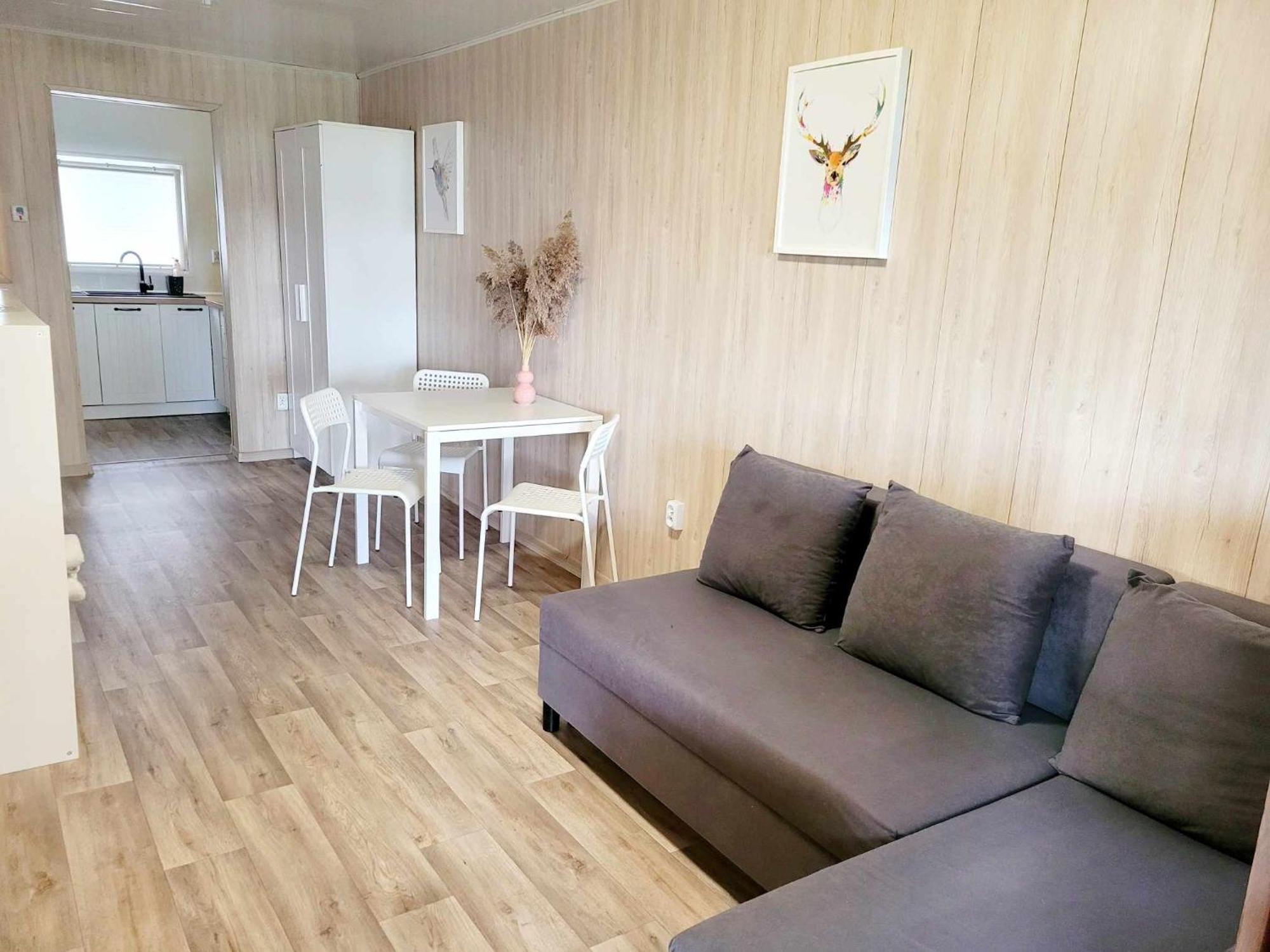 Domek Nad Jeziorem Przy Lini Brzegowej Gorowychy, Pomorze Exteriör bild